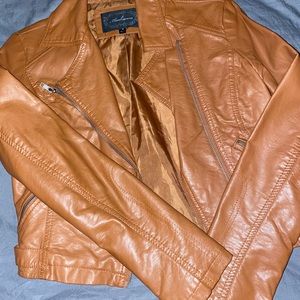 Beige/Brown leather jacket!